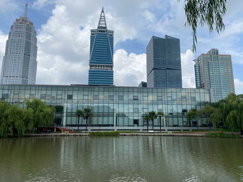 Office park_金桥现代产业服务园区人工湖